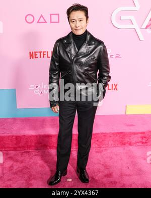 LOS ANGELES, CALIFORNIA, Stati Uniti d'America - 12 DICEMBRE: Lee Byung-hun arriva al Los Angeles Premiere and fan Event per Netflix 'Squid Game' Season 2, tenutosi al Los Angeles City College il 12 dicembre 2024 a Los Angeles, California, Stati Uniti. (Foto di Xavier Collin/Image Press Agency) Foto Stock