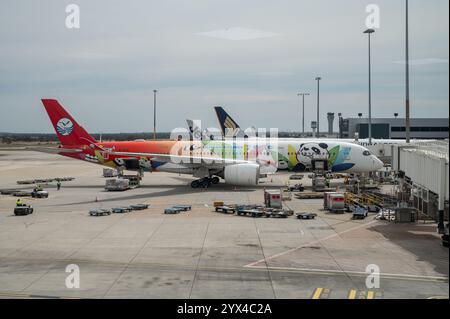 02.11.2024, Melbourne, Victoria, Australia - un Airbus A350-900 aereo passeggeri della compagnia aerea cinese Sichuan Airlines nella Panda Route Livery. Foto Stock