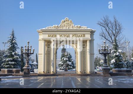 Cancello d'ingresso al Parco Rudaki, parco invernale, Dushanbe, Tagikistan, Asia centrale, Asia Foto Stock