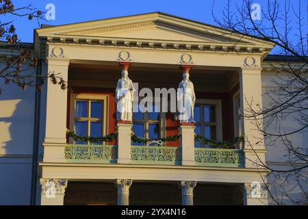 Ville borghesi su Puschkinallee vicino alla colonia russa di Alexandrowka, Potsdam, Brandeburgo, Germania, Europa Foto Stock