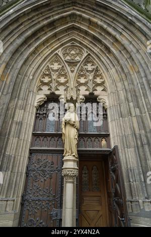 Portale della Chiesa di Santa Maria, Reutlingen, Svevia Alb, Baden-Wuerttemberg, Germania, Europa Foto Stock