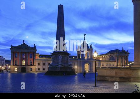 Palazzo della città con portale fortuna, obelisco, chiesa di San Nicola, mercato Vecchio in serata, Potsdam, Brandeburgo, Germania, Europa Foto Stock