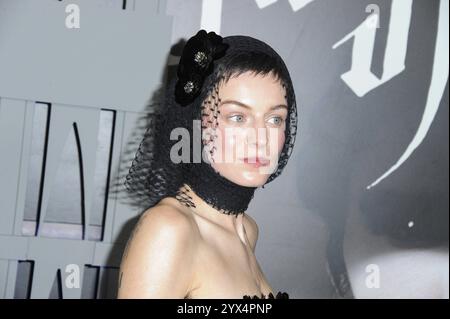 Circa il 12 dicembre 2024. Emma Corrin agli arrivi per NOSFERATU Premiere, TCL Chinese Theatre, Los Angeles, CA, 12 dicembre, 2024. crediti: Elizabeth Goodenough/Everett Collection/Alamy Live News Foto Stock