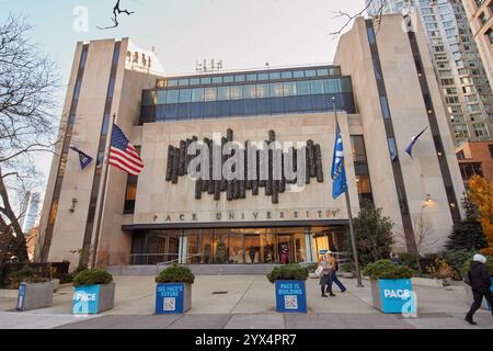 Ingresso al campus della Pace University al Pace Plaza di Lower manhattan, New york Foto Stock