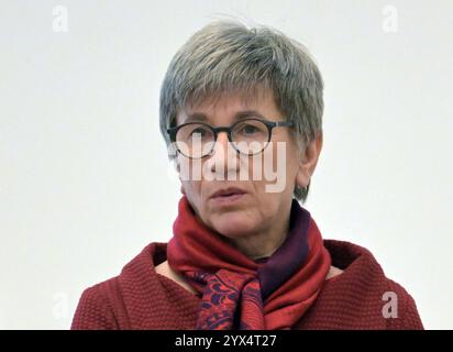 Potsdam, Germania. 13 dicembre 2024. Kathrin Schneider (SPD), capo della Cancelleria di Stato del Brandeburgo, alla sessione del parlamento di Stato. I deputati hanno discusso delle conseguenze della caduta del presidente siriano Bashar al-Assad per i cittadini siriani che vivono nel Brandeburgo. Credito: Michael Bahlo/dpa/Alamy Live News Foto Stock