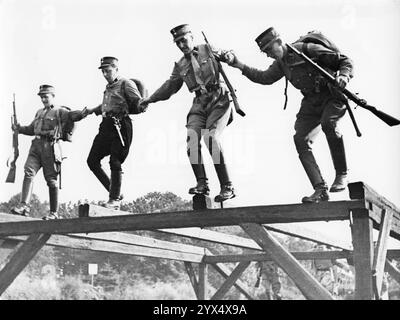 Gli uomini delle SA di Amburgo durante l'addestramento pre-militare. [traduzione automatizzata] Foto Stock