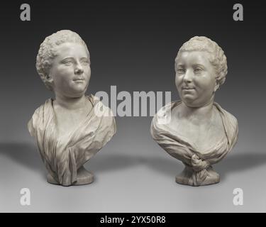 Busti di due sorelle: Busto di mamma. Brigitte Fran&#xe7;ois Elisabeth de Lansire, n&#xe9;e Garnier d'Isle; Busto di Mme. Ad&#xe9;la&#xef;de Julie Mirleau de Neuville, n&#xe9;e Garnier d'Isle, anni 1750 Foto Stock