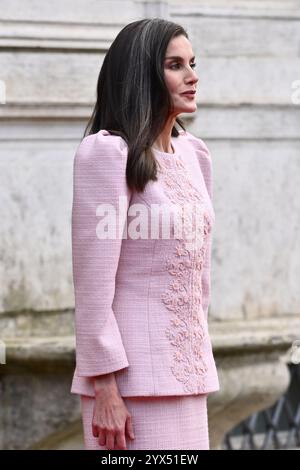 La regina Letizia arriva a Villa Doria Pamphilj a Roma per un incontro con il primo ministro italiano Giorgia Meloni e il re Filippo vi di Spagna. Foto Stock