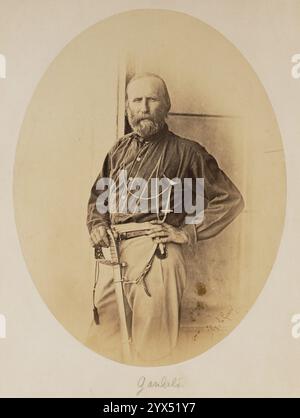 Ritratto di Giuseppe Garibaldi, 1860. Ulteriori informazioni: Maestro della guerriglia, Garibaldi era un campione dei diritti del lavoro e dell'emancipazione femminile. Credeva nell'uguaglianza razziale e nell'abolizione della pena capitale, e guidò numerose campagne rivoluzionarie contro la repressiva monarchia francese nel regno che comprendeva Napoli e la Sicilia. Questo ritratto fu fatto nel bel mezzo della sua conquista della Sicilia del 1860, un evento decisivo che ha favorito gli sforzi di Garibaldi per unificare l'Italia sotto la guida del re Vittorio Emanuele. Un'incisione realizzata dopo il ritratto contemplativo di le Gray Foto Stock