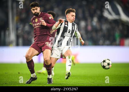 Josko GVARDIOL del Manchester City e Francisco CONCEICAO della Juventus durante la partita di calcio UEFA Champions League, fase MD6 tra Juventus FC e Manchester City FC l'11 dicembre 2024 all'Allianz Stadium di Torino Foto Stock