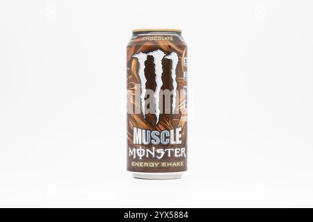 Muscle Monster Energy Shake con una miscela proteica in lattina. La bevanda ha un sapore di cioccolato ed è stata venduta nel 2014. Prodotto lifestyle americano. Foto Stock