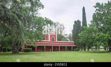 La Pampa, Argentina - 19 novembre 2024: Estancia la Bamba de Areco, un tradizionale ranch di cavalli e hotel di lusso Foto Stock