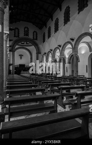 La cattedrale di San Clemente è il principale luogo di culto della città di Teano, in Campania, e sede della diocesi di Teano-Calvi Foto Stock