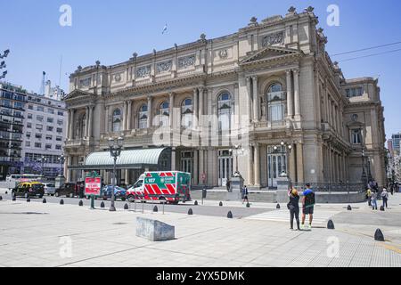 Buenos Aires, Argentina - 18 novembre 2024: Facciata del Teatro Colon (Teatro Colombus) di Buenos Aires Foto Stock