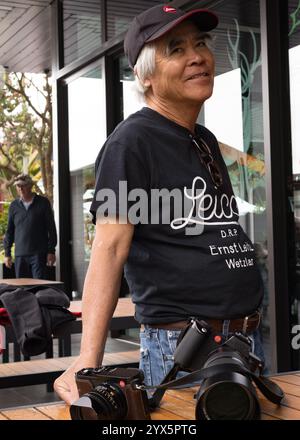 Nick Ut, vincitore del premio Pulitzer, in nuova Zelanda, promuove il suo nuovo documentario, From Hell to Hollywood. Foto Stock