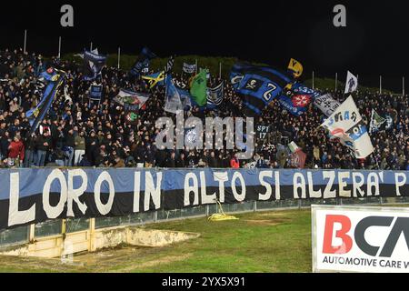 Pisa, Italia. 13 dicembre 2024. Tifosi Pisa durante AC Pisa vs SSC Bari, partita italiana di serie B a Pisa, Italia, 13 dicembre 2024 crediti: Agenzia fotografica indipendente/Alamy Live News Foto Stock