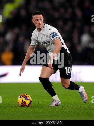 Jerry Yates della contea di Derby durante la partita del campionato Sky Bet al Pride Park Stadium di Derby. Data foto: Venerdì 13 dicembre 2024. Foto Stock