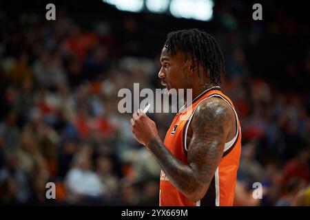 Valencia, Spagna. 13 dicembre 2024. Chris Jones di Valencia cestino visto durante la Liga Endesa Regular Season Round 6 tra Valencia Basket e la Laguna Tenerife a Pabellon Fuente de San Luis. Punteggio finale: Valencia Basket 96 : 81 la Laguna Tenerife. Credito: SOPA Images Limited/Alamy Live News Foto Stock