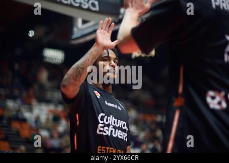 Valencia, Spagna. 13 dicembre 2024. Chris Jones di Valencia cestino visto durante la Liga Endesa Regular Season Round 6 tra Valencia Basket e la Laguna Tenerife a Pabellon Fuente de San Luis. Punteggio finale: Valencia Basket 96 : 81 la Laguna Tenerife. Credito: SOPA Images Limited/Alamy Live News Foto Stock