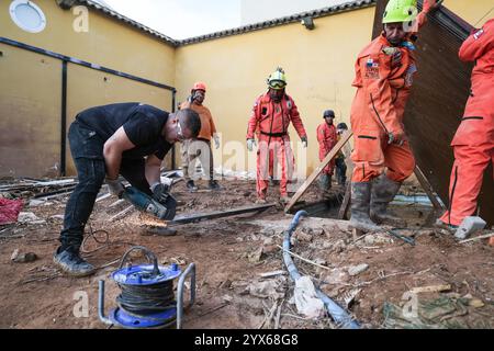 La "Brigada de Rescate Topos Tlatelolco" è un team di ricerca formato da volontari in aree colpite da disastri naturali. Incidenti di primo soccorso Foto Stock