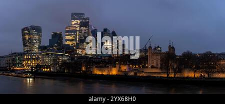 Una vista panoramica della città di Londra, del Tamigi e della Torre di Londra, Londra, Regno Unito. Foto Stock