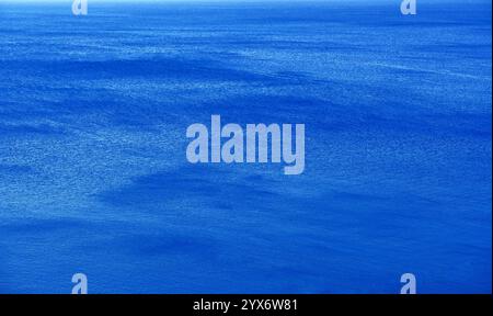Sfondo blu dell'oceano Mediterraneo Foto Stock