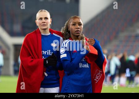 Oslo, Norvegia. 12 dicembre 2024. Oslo, Norvegia, 12 dicembre 2024: Karina Saevik (21 Valerenga) e Mawa Sesay (14 Valerenga) vengono visti dopo la partita di calcio UEFA Womens Champions League tra Valerenga e Arsenal all'Intility Arena di Oslo, Norvegia. (Ane Frosaker/SPP) credito: SPP Sport Press Photo. /Alamy Live News Foto Stock