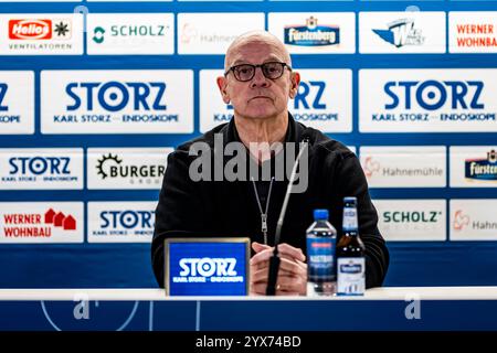 Tom Rowe (Trainer Loewen Frankfurt) bei der Pressekonferenz nach dem Spiel GER, Schwenninger Wild Wings vs Löwen Frankfurt, Eishockey, DEB, DEL, Saison 2024/25, Spieltag 25, 13.12.2024, foto: Eibner-Pressefoto/Florian Wolf Foto Stock