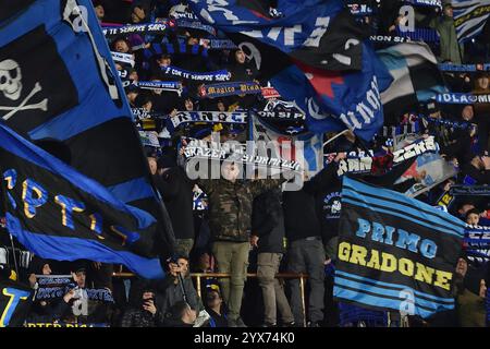 Pisa, Italia. 13 dicembre 2024. Tifosi del Pisa durante AC Pisa vs SSC Bari, partita di calcio italiano di serie B a Pisa, Italia, 13 dicembre 2024 crediti: Agenzia fotografica indipendente/Alamy Live News Foto Stock