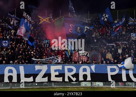 Pisa, Italia. 13 dicembre 2024. Tifosi del Pisa durante AC Pisa vs SSC Bari, partita di calcio italiano di serie B a Pisa, Italia, 13 dicembre 2024 crediti: Agenzia fotografica indipendente/Alamy Live News Foto Stock