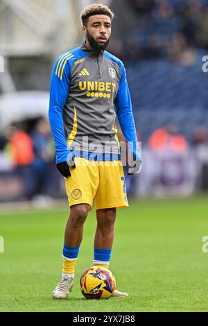 Deepdale, Preston, Regno Unito. 14 dicembre 2024. EFL Championship Football, Preston North End contro Leeds United; Jayden Bogle del Leeds United durante il Warm Up Credit: Action Plus Sports/Alamy Live News Foto Stock