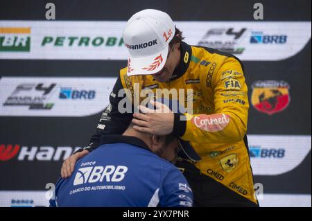 San Paolo, Brasile. 14 dicembre 2024. SP - SAN PAOLO - 12/14/2024 - F4 AWARDS - i piloti F4 ricevono il premio gara e anche il campione della stagione, Interlagos Race Track, sabato 14 dicembre 2024. Ultima gara della stagione foto: Anderson Romao/AGIF (foto di Anderson Rom&#xe3;o/AGIF/Sipa USA) credito: SIPA USA/Alamy Live News Foto Stock