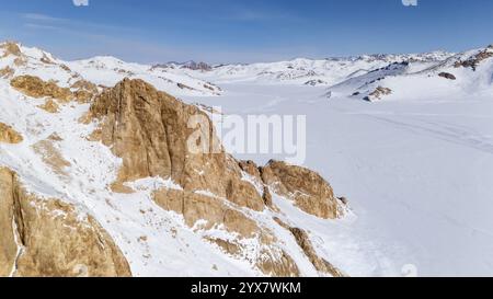 Paesaggio invernale dell’altopiano di Pamir, Jarty Gumbez, provincia di Gorno-Badakhshan, Tagikistan, Asia centrale, Asia Foto Stock