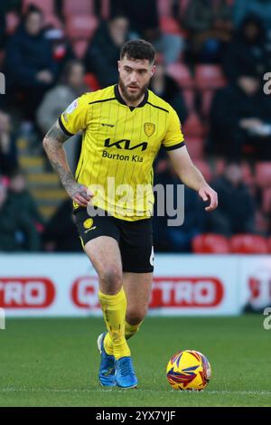 Londra, Regno Unito. 14 dicembre 2024. Londra, Inghilterra, 14 dicembre 2024: Ryan Sweeney (6 Burton Albion) durante la partita EFL League One tra Leyton Orient e Burton Albion a Brisbane Road a Londra, Inghilterra (Alexander Canillas/SPP) crediti: SPP Sport Press Photo. /Alamy Live News Foto Stock