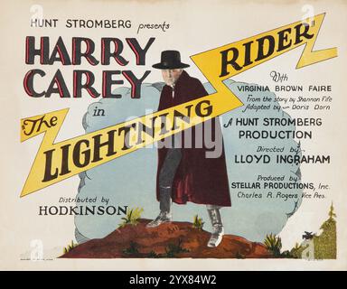 Hunt Stromberg presenta Harry Carey in The Lightning Rider (W.W. Hodkinson Corporation, 1924). Occidentale. Titolo scheda lobby - filmato silenzioso Foto Stock