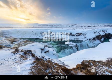 Cascate di Gullfoss in inverno all'alba. Hrunamannahreppur, Árnessýsla, Suðurland, Islanda, Nord europa. Foto Stock