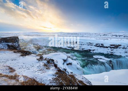 Cascate di Gullfoss in inverno all'alba. Hrunamannahreppur, Árnessýsla, Suðurland, Islanda, Nord europa. Foto Stock