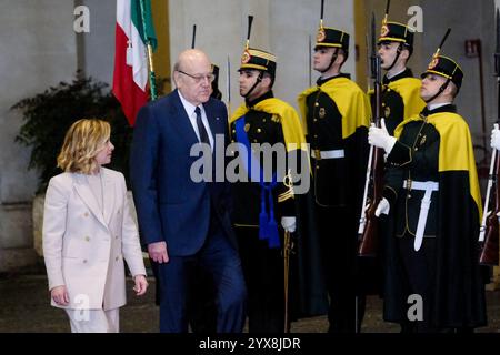 Roma, Italia. 14 dicembre 2024. Il Presidente del Consiglio Giorgia Meloni incontra il primo Ministro libanese Najib Mikati a Palazzo Chigi, sede del governo italiano a Roma, sabato, 14 dicembre 2024 (foto Mauro Scrobogna/LaPresse) il primo Ministro Giorgia Meloni incontra il primo Ministro del Libano Najib Mikati a Palazzo Chigi, sede del governo italiano a Roma, sabato 14 dicembre 2024 (foto di Mauro Scrobogna/LaPresse) credito: LaPresse Live/Alamy News Foto Stock