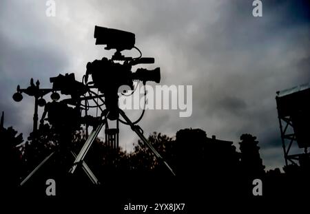Videocamera digitale professionale. accessori per videocamere 4k.telecamera tv in sala concerti. Foto Stock
