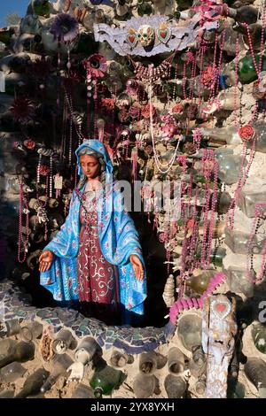 Nostra Signora delle anime perdute a East Jesus, California, vicino al Mare di Salton. East Jesus è una piccola comunità artistica in mezzo al nulla, vicino al Mare di Salton. Foto Stock