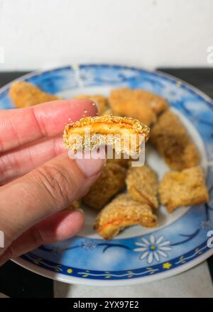 Pepite fatte con pollo del bosco (Laetiporus gilbertsonii) funghi commestibili selvatici, Sao Francisco de Paula - Brasile meridionale Foto Stock