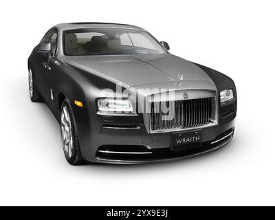 2014 Rolls-Royce Wraith auto di lusso britannica isolata su sfondo bianco con percorso di ritaglio Foto Stock