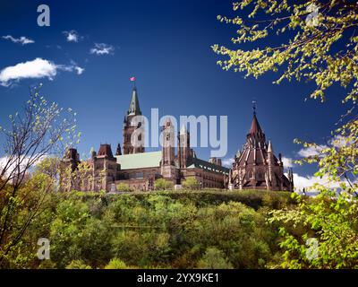 Primavera artistico paesaggio della Collina del Parlamento gli edifici in Ottawa, Ontario, Canada, maggio 2017. Foto Stock