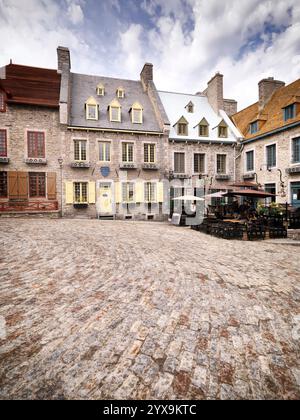 Galerie Place Royale e il ristorante La il Pizz con la sua terrazza in Piazza Reale, Place Royale di giorno. Vecchia Quebec City. Quebec, Canada. Ville de Québe Foto Stock