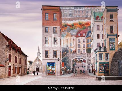 La Fresque des Québécois parete grande affresco murale con la storia del Quebec all'angolo di Notre Dame Street nella storica città vecchia di Quebec City. Quebec, Canada. R Foto Stock
