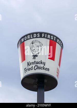 Primo cartello al mondo per il ristorante KFC (Kentucky Fried Chicken) a Salt Lake City, Utah, Stati Uniti Foto Stock