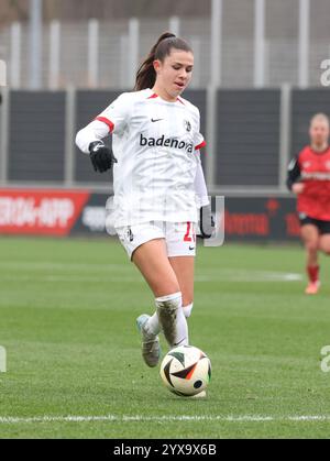 Leverkusen, Germania. 14 dicembre 2024. Leela Egli (Friburgo), Leverkusen, Germania. 14 dicembre 2024. Bundesliga donne, giorno 12, Bayer 04 Leverkusen - SC Freiburg. Crediti: Juergen Schwarz/Alamy Live News Foto Stock