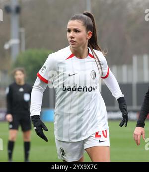 Leverkusen, Germania. 14 dicembre 2024. Leela Egli (Friburgo), Leverkusen, Germania. 14 dicembre 2024. Bundesliga femminile, Matchday 12, Bayer 04 Leverkusen - SC Freiburg. Crediti: Juergen Schwarz/Alamy Live News Foto Stock