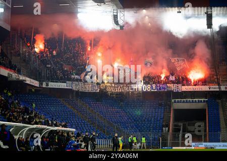 Basilea, Svizzera. 14 dicembre 2024. Basilea, Svizzera, 14 dicembre 2024: Tifosi del Grasshopper Club Zurich durante la partita di calcio della Super League tra il FC Basel 1893 e il Grasshopper Club Zurich al St. Jakob-Park di Basilea, Svizzera. Philipp Kresnik (Philipp Kresnik/SPP) credito: SPP Sport Press Photo. /Alamy Live News Foto Stock