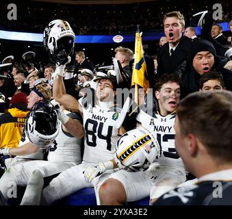 Landover, MD, Stati Uniti. 14 dicembre 2024. Navy Midshipmen WR #84 Regis Velez dopo una partita di football NCAA tra la United States Naval Academy e la United States Military Academy al Northwest Stadium di Landover, MD. Justin Cooper/CSM/Alamy Live News Foto Stock